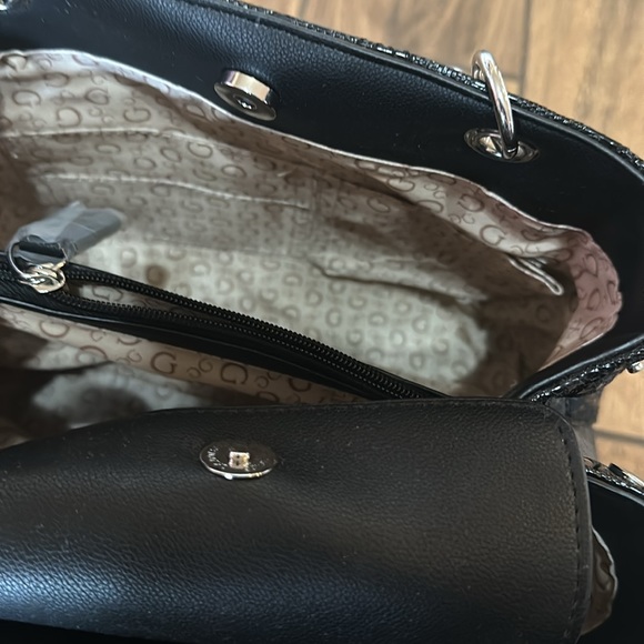Brand New Guess black bag - Picture 5 of 5